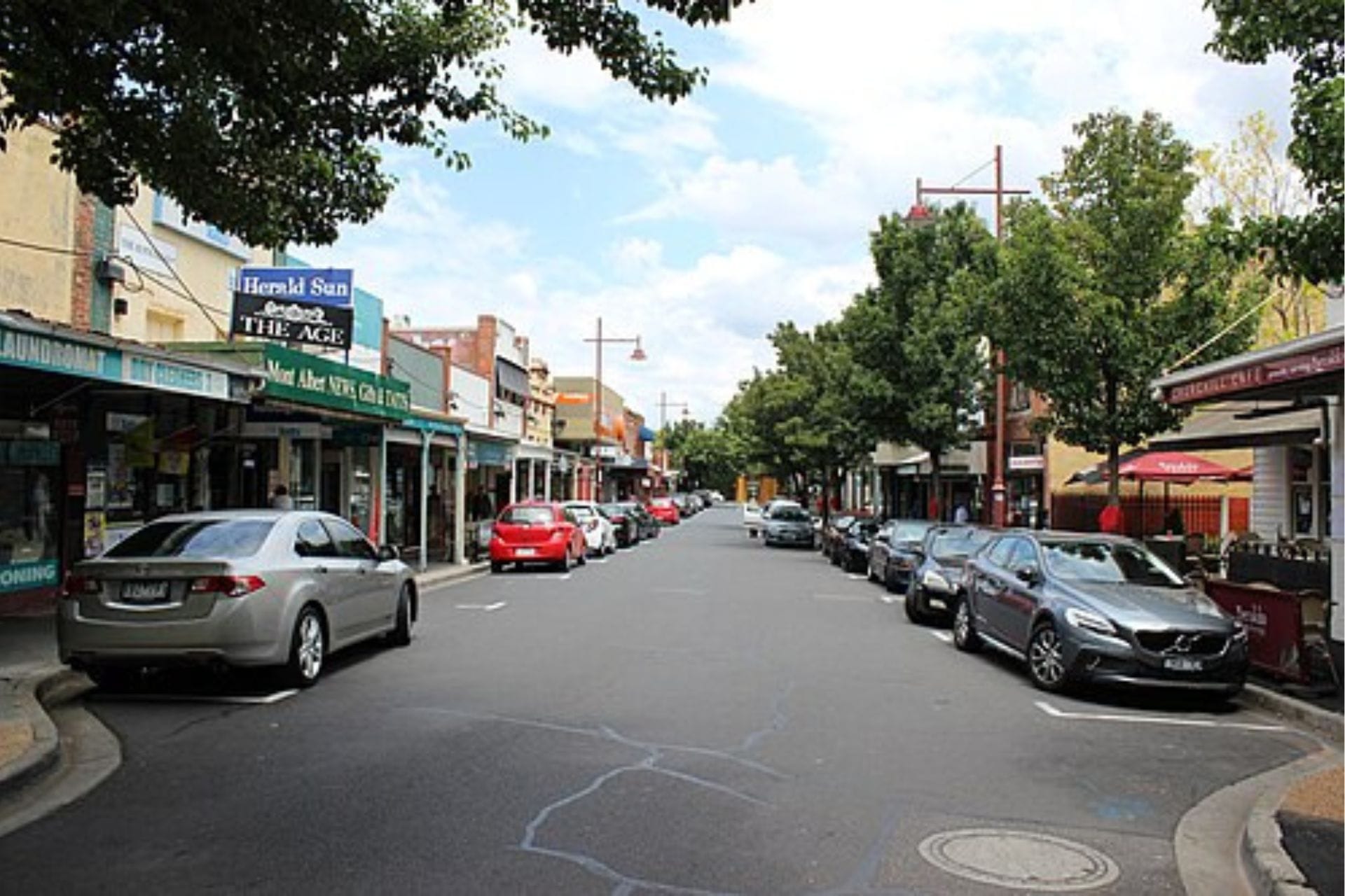 Builders in Hamilton_Street,_Mont_Albert